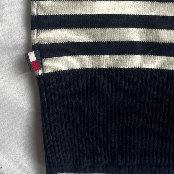 Tommy Hilfiger Navy & White Striped Knit Top - Classic Style - Medium - Picture 2 of 10